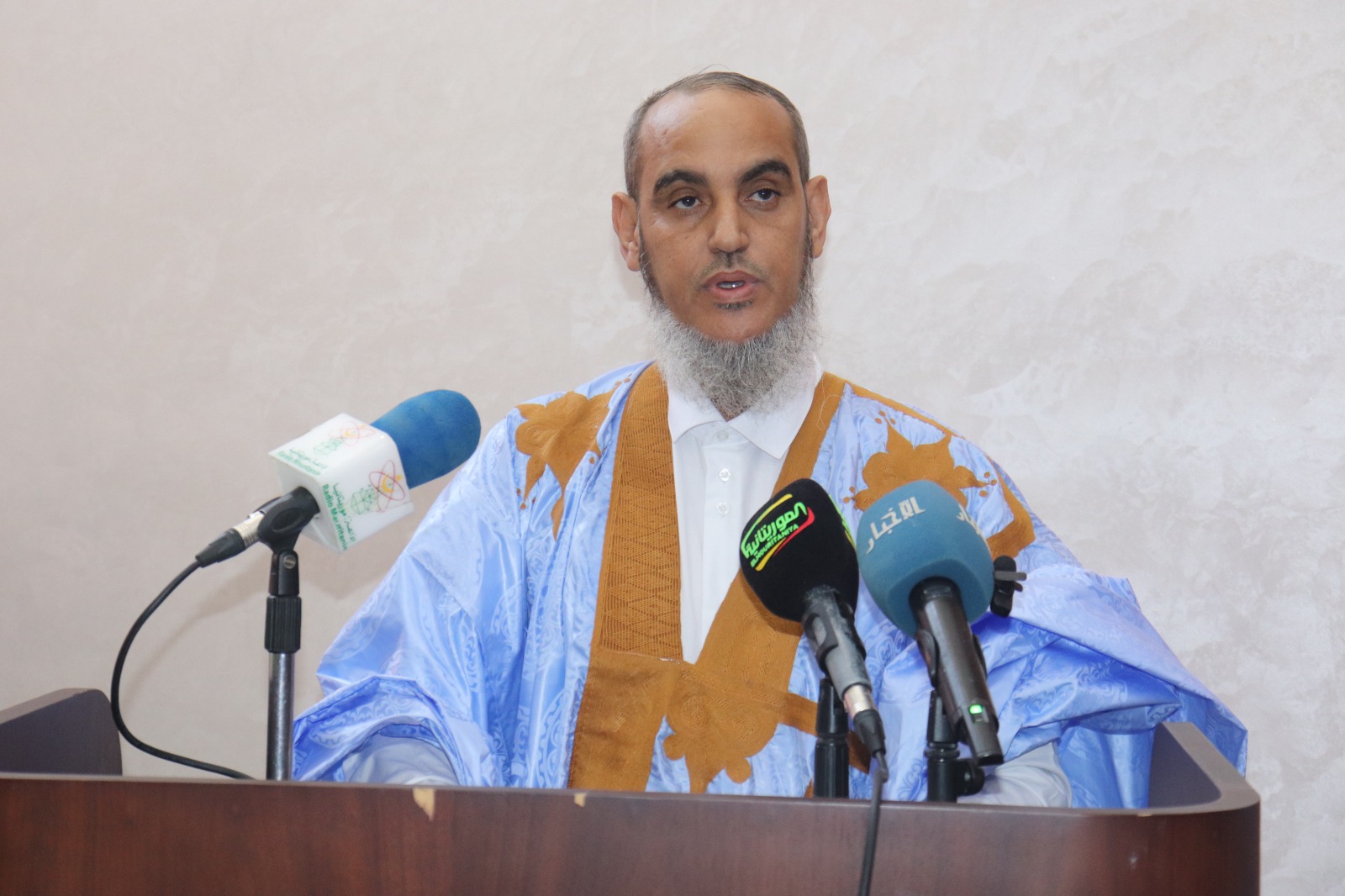تنصيب رئيس حزب تواصل زعيما جديدا للمعارضة