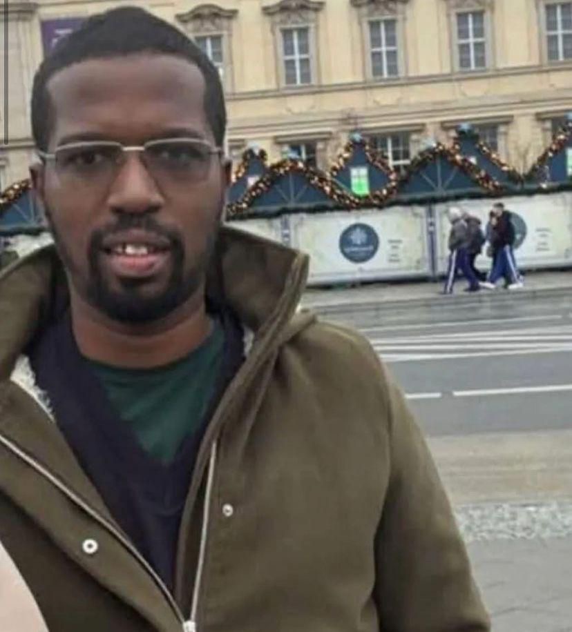 نوقيف الشاب إبراهيم با قرب السفارة الفرنسية يثير جدلاً واسعاً ويدفع للمطالبة بتحقيق عاجل